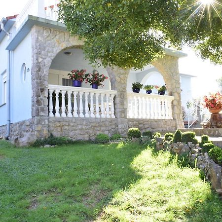 Apartment Blumen Oase Malinska Exterior foto