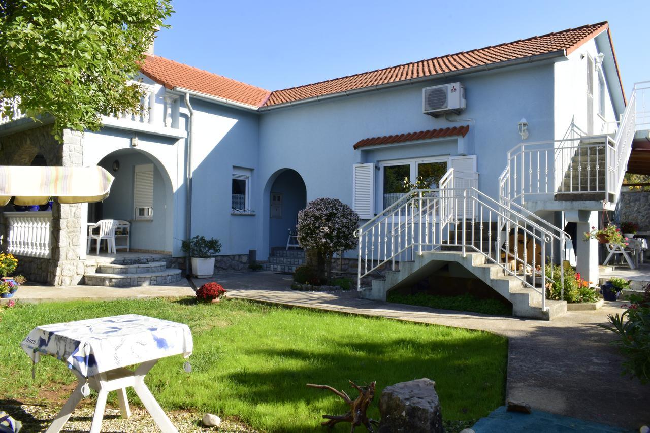 Apartment Blumen Oase Malinska Exterior foto