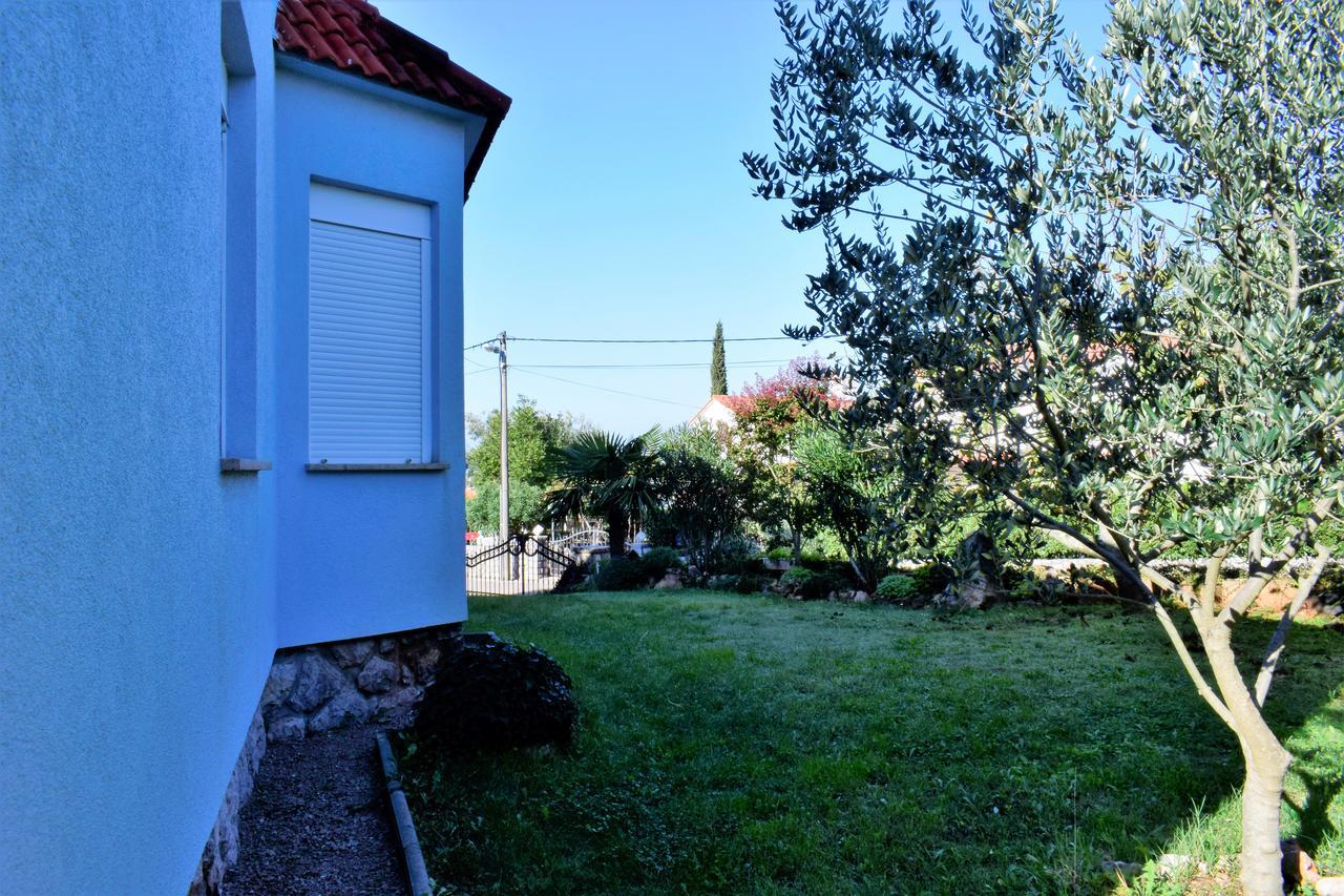 Apartment Blumen Oase Malinska Exterior foto