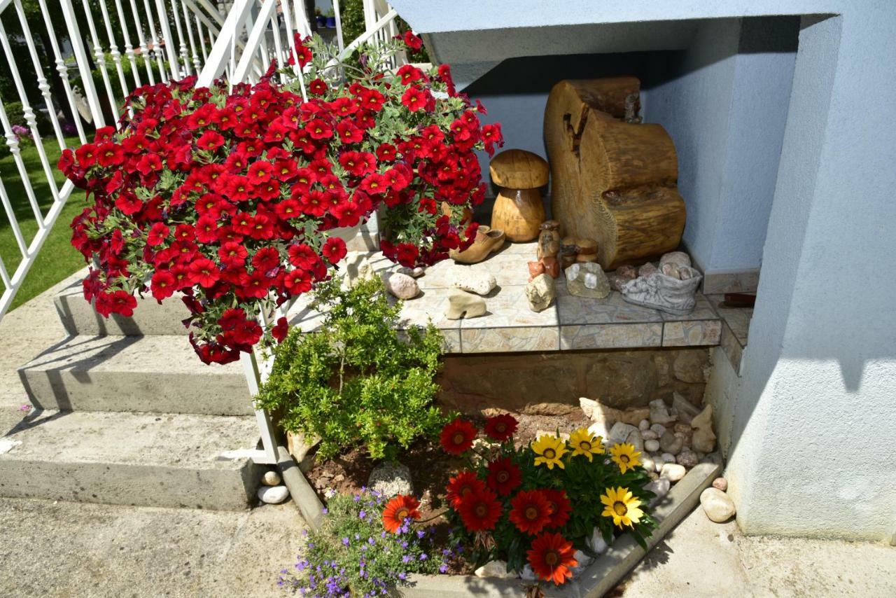Apartment Blumen Oase Malinska Exterior foto