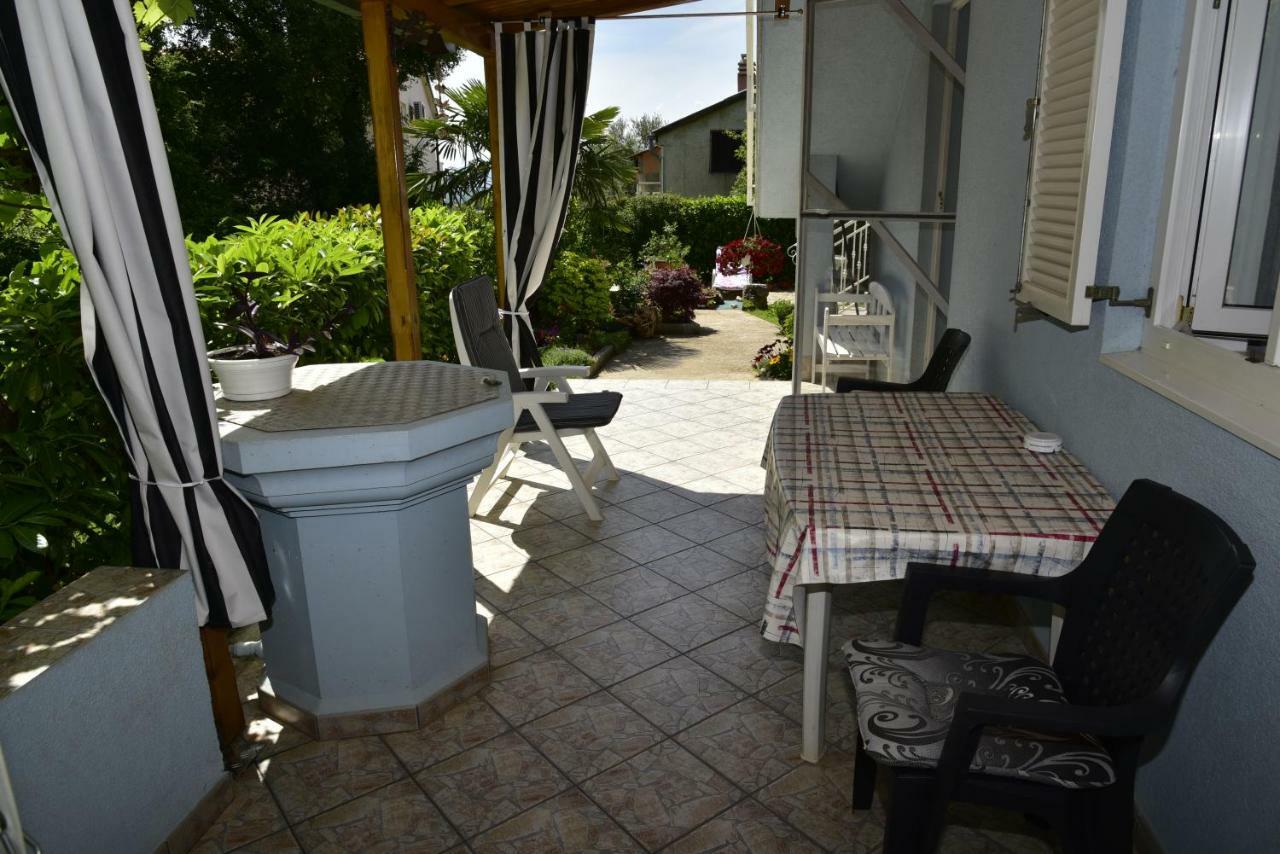 Apartment Blumen Oase Malinska Exterior foto