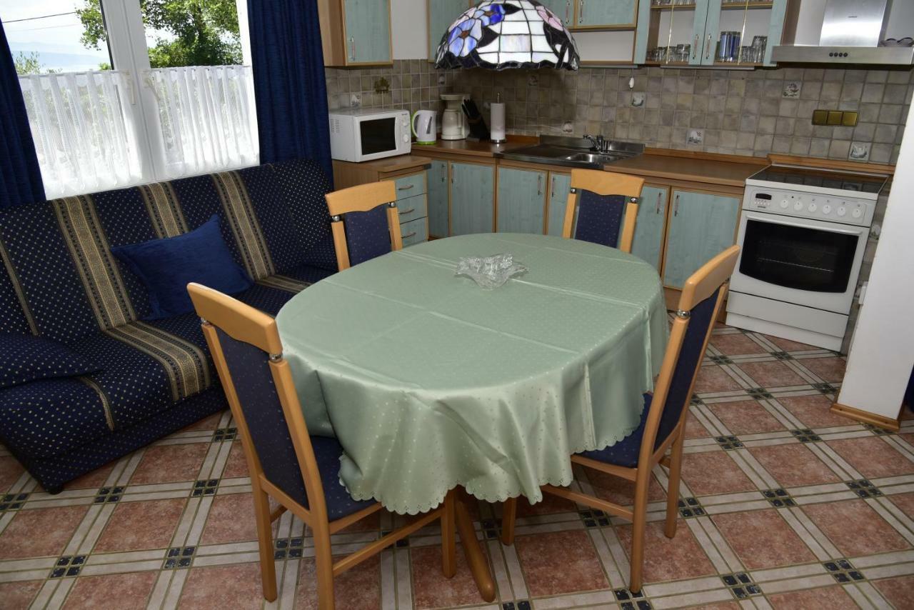Apartment Blumen Oase Malinska Exterior foto