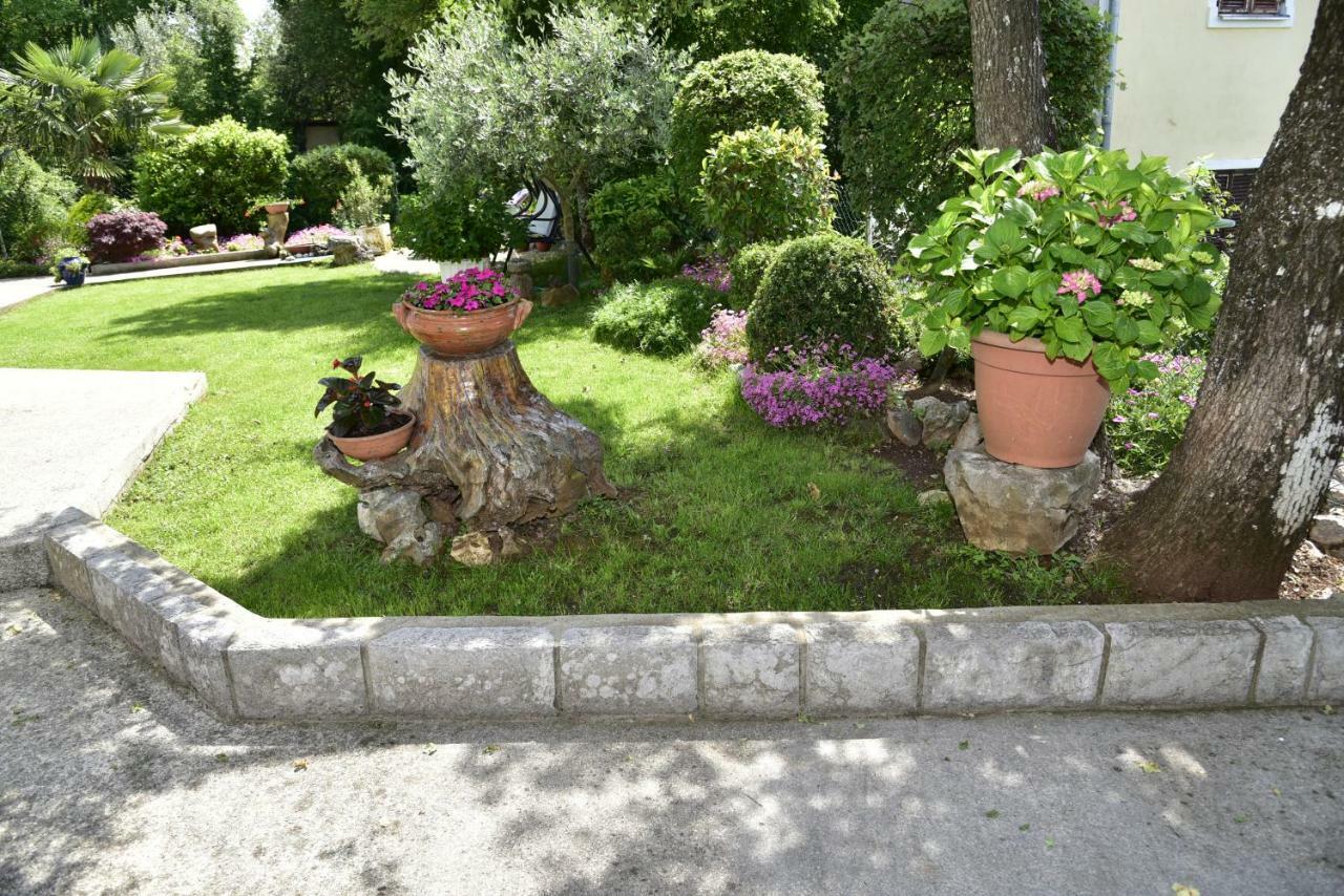 Apartment Blumen Oase Malinska Exterior foto