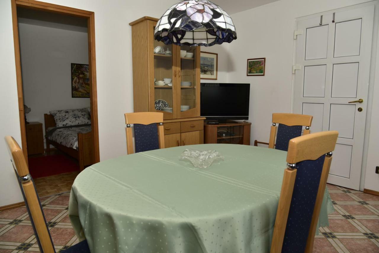 Apartment Blumen Oase Malinska Exterior foto
